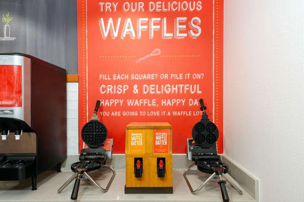 ハンプトン イン アンド スイーツ マーフリーズボロ レストラン 写真
